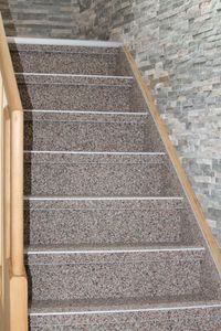 holztreppe sanieren, Alte Holztreppe renovieren, Flair4Home, Steinteppich, Bodenbelag, Holztreppen Sanierung, treppe sanieren, Holztreppe renovieren mit Steinteppich, Treppenbelag