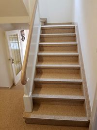 steinteppich-Holztreppen, Treppen Sanierung, Steinteppich